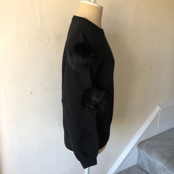 Few Moda New York Pom Pom Long Sleeve Sweater EUC - Picture 4 of 8